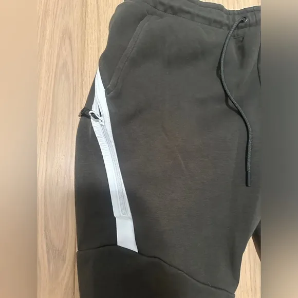 Nike Men's Tech Fleece Slim Fit Jogger Sweatpants Color Olive Size Medium