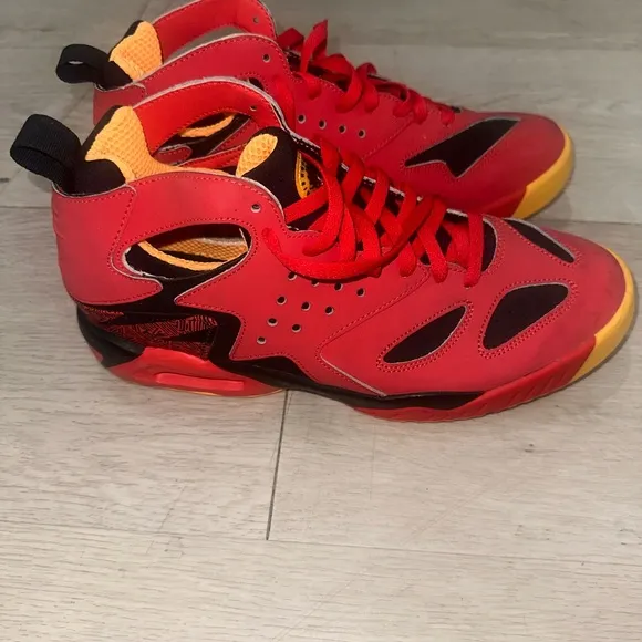 Nike Red and Black Air Tech Haurache Sneakers Dynamic Mid-Top Design