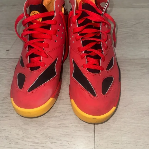 Nike Red and Black Air Tech Haurache Sneakers Dynamic Mid-Top Design