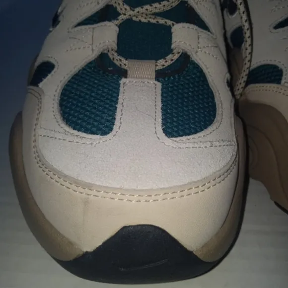 Nike Tech Hera sneakers