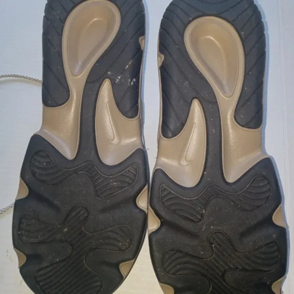 Nike Tech Hera sneakers