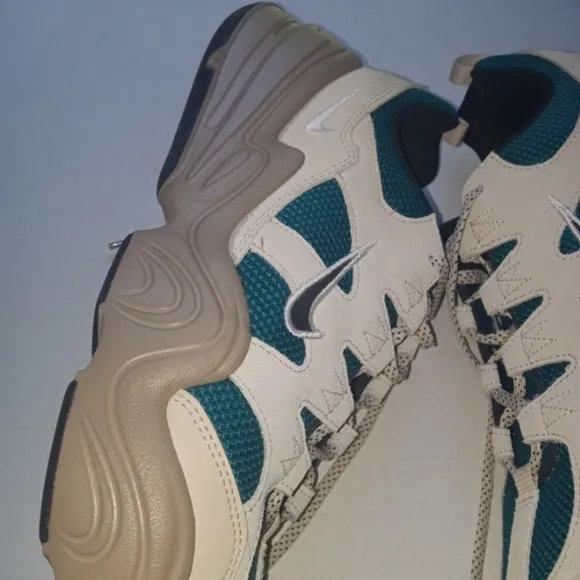 Nike Tech Hera sneakers