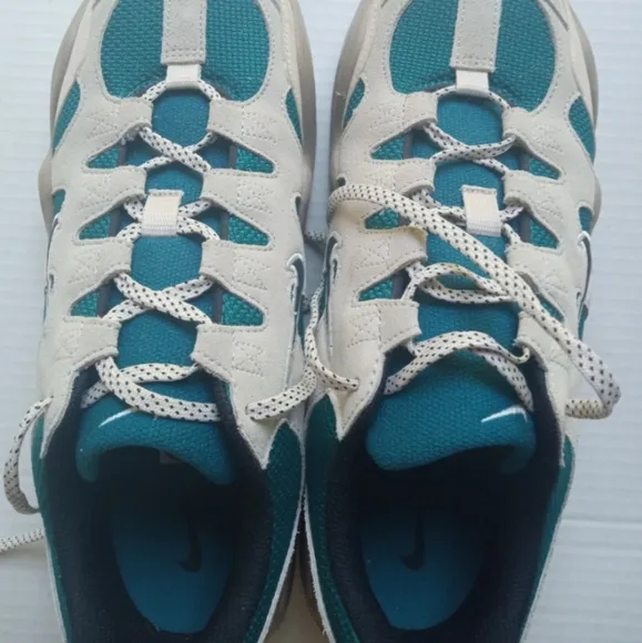 Nike Tech Hera sneakers