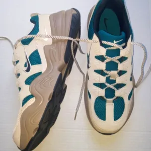 Nike Tech Hera sneakers