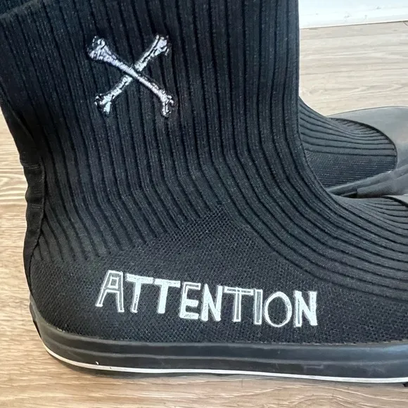 Nununu Attention Sock Sneakers Gender Neutral 37-38 US 6 Crossbone