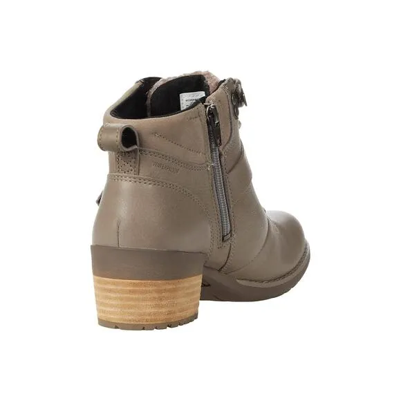 NWOB Merrell Shiloh II Lace Waterproof Women's Taupe Boots Size 7