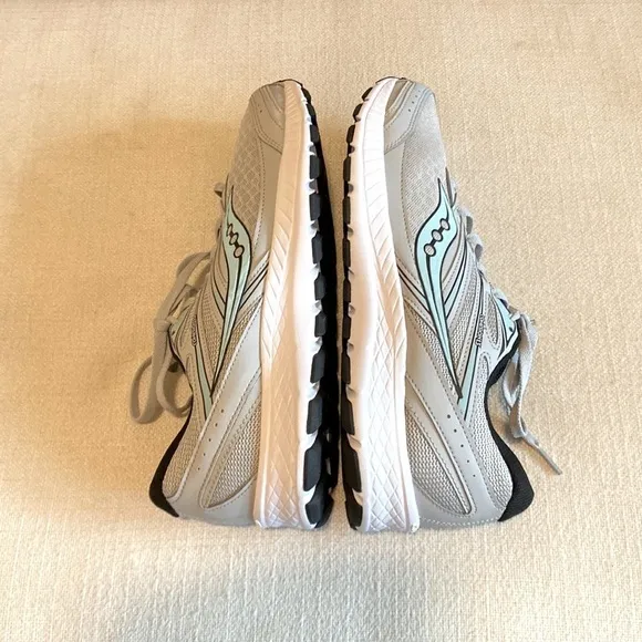 NWOB Saucony Cohesion 13 Versafoam Running Sneakers Size 12
