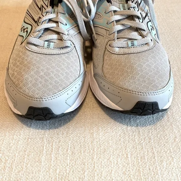 NWOB Saucony Cohesion 13 Versafoam Running Sneakers Size 12