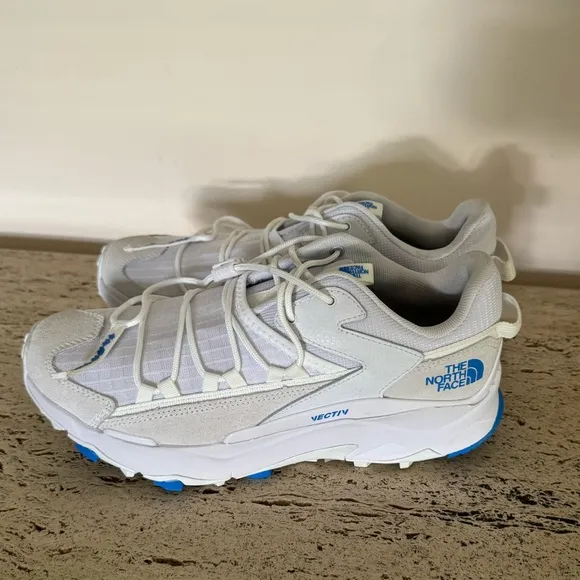 NWOB (WMNS) THE NORTH FACE VectivTaravel Tech Sneakers