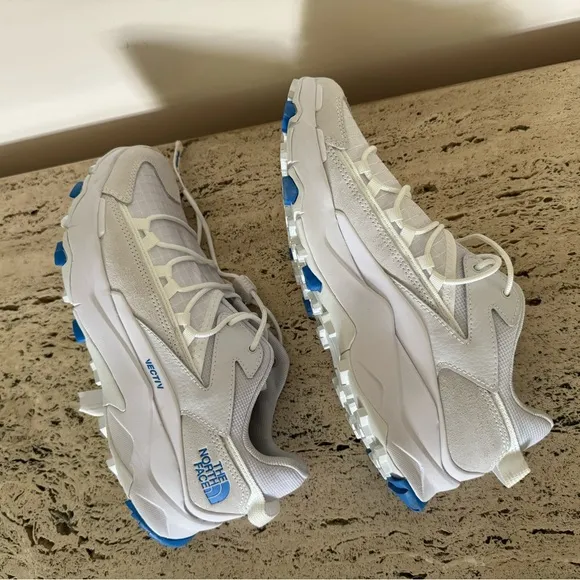 NWOB (WMNS) THE NORTH FACE VectivTaravel Tech Sneakers
