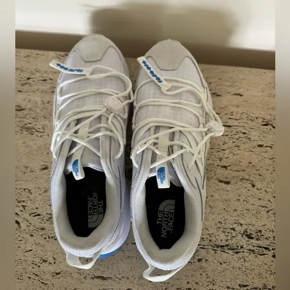 NWOB (WMNS) THE NORTH FACE VectivTaravel Tech Sneakers