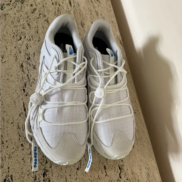 NWOB (WMNS) THE NORTH FACE VectivTaravel Tech Sneakers