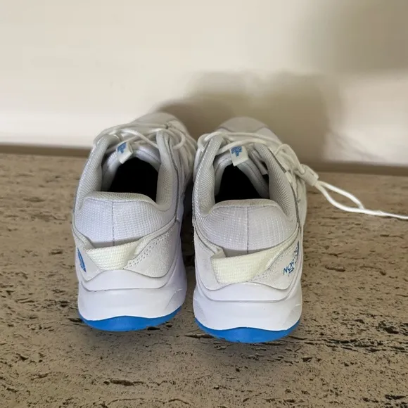 NWOB (WMNS) THE NORTH FACE VectivTaravel Tech Sneakers