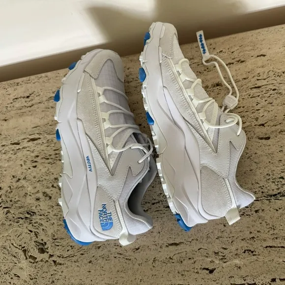 NWOB (WMNS) THE NORTH FACE VectivTaravel Tech Sneakers
