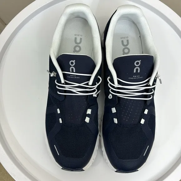 NWOB/NWOT On Running Men's Cloud 5 Sneakers Midnight/White Size 11.5