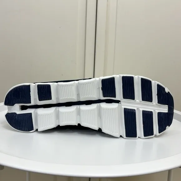 NWOB/NWOT On Running Men's Cloud 5 Sneakers Midnight/White Size 11.5