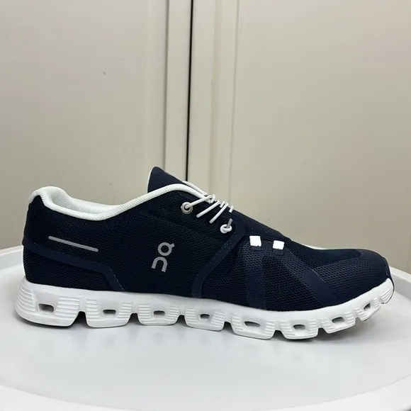 NWOB/NWOT On Running Men's Cloud 5 Sneakers Midnight/White Size 11.5