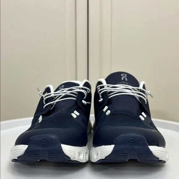 NWOB/NWOT On Running Men's Cloud 5 Sneakers Midnight/White Size 11.5