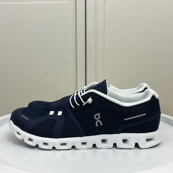 NWOB/NWOT On Running Men's Cloud 5 Sneakers Midnight/White Size 11.5