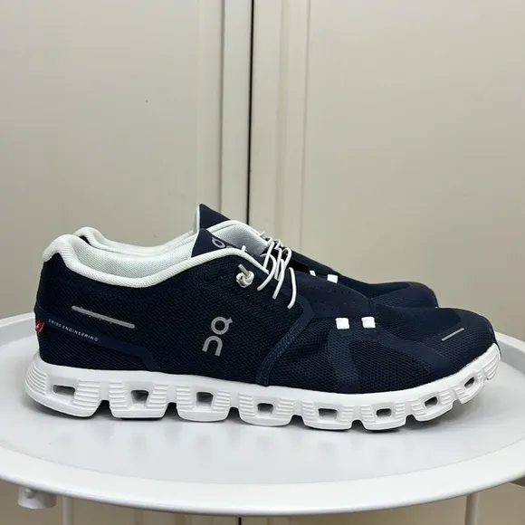 NWOB/NWOT On Running Men's Cloud 5 Sneakers Midnight/White Size 11.5