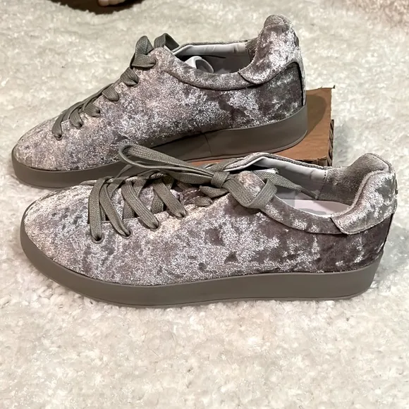 NWOT $339 rag &amp; bone | Crushed Velvet Low Top Fashion Sneakers in Dove