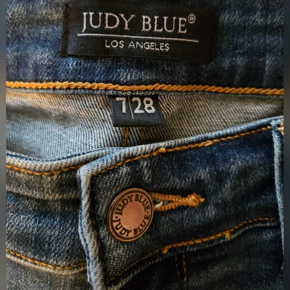 NWOT | Judy Blue | Mila Mid Rise Crochet Detailed Denim Shorts | Size: 7/28