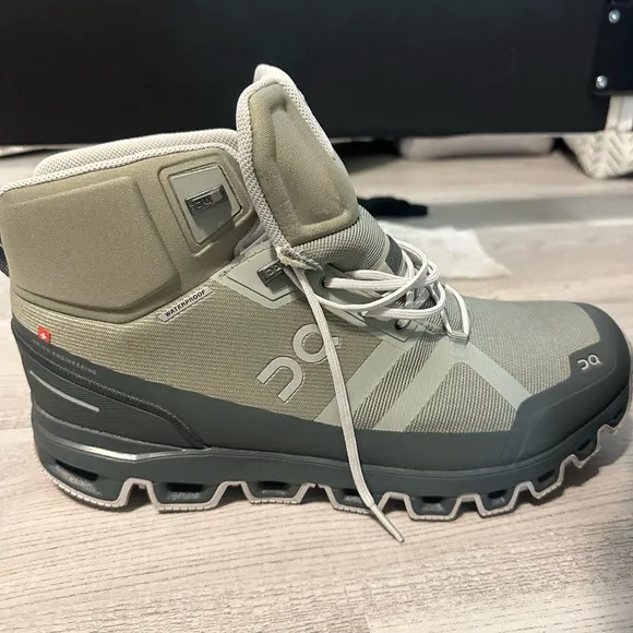 NWOT On Running Gray Rain &amp; Snow Boots with Rugged Outsole