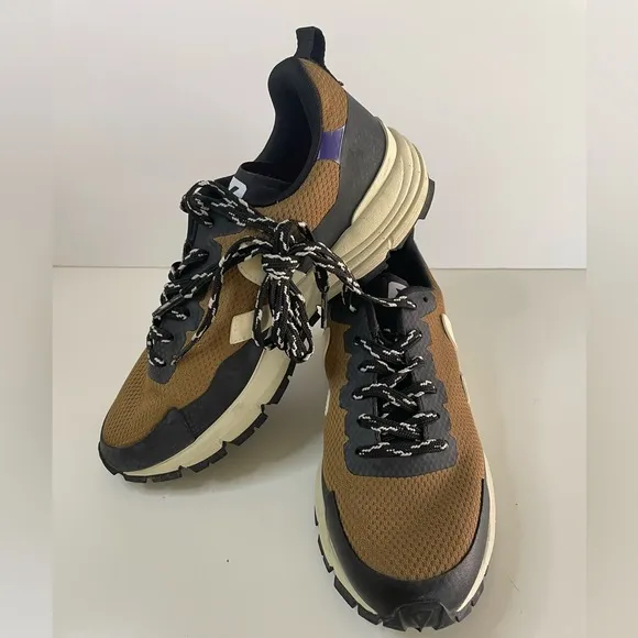NWOT Veja Dekkan Alveomesh Sneaker Size 7 Women’s
