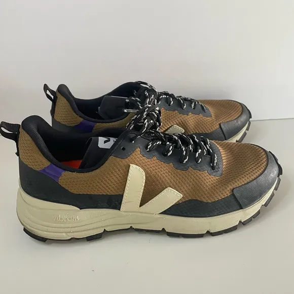NWOT Veja Dekkan Alveomesh Sneaker Size 7 Women’s