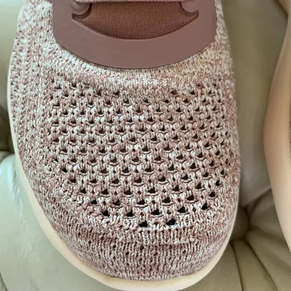 💗NWT APL Techloom Tracer Sneakers Size 6.5 Color Beachwood / Creme / Melange💗