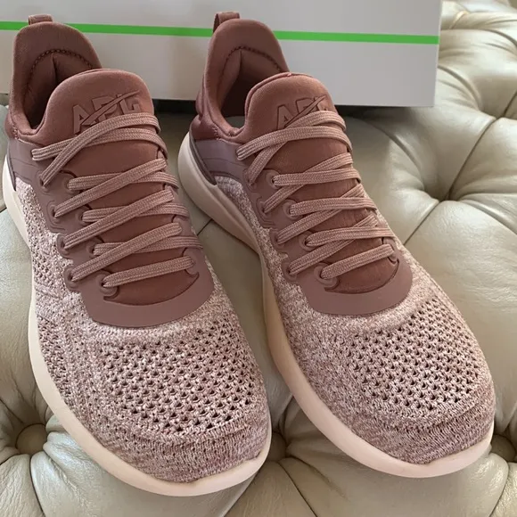 💗NWT APL Techloom Tracer Sneakers Size 6.5 Color Beachwood / Creme / Melange💗