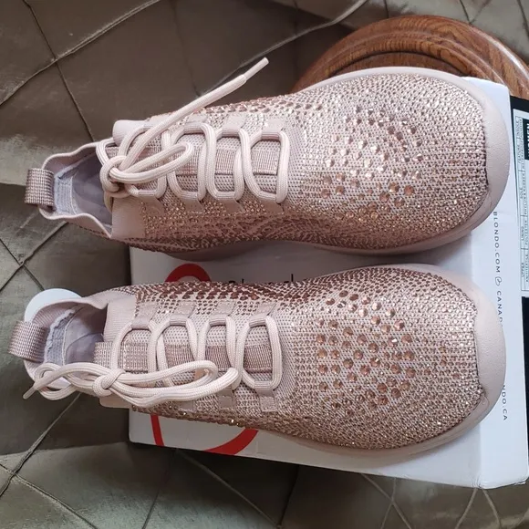NWT- Blondo ‘Kanon’ Waterproof Sneakers w/Bling