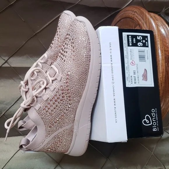 NWT- Blondo ‘Kanon’ Waterproof Sneakers w/Bling