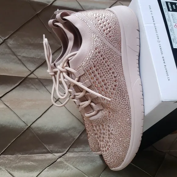 NWT- Blondo ‘Kanon’ Waterproof Sneakers w/Bling