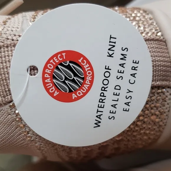 NWT- Blondo ‘Kanon’ Waterproof Sneakers w/Bling