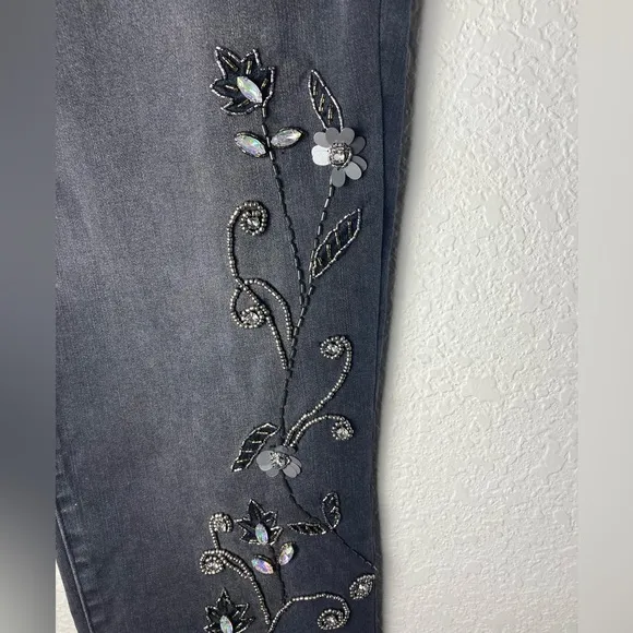 NWT Chico's So Slimming Beaded Vine Girlfriend Ankle Jeans Washed Obsidian