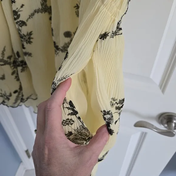 NWT Ganni Dress 14 Mini Pale Yellow Black Floral Printed Vneck Plisse Floral