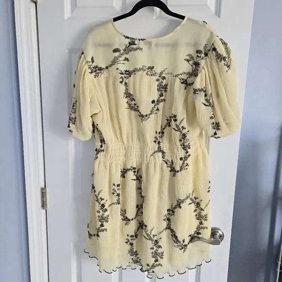 NWT Ganni Dress 14 Mini Pale Yellow Black Floral Printed Vneck Plisse Floral