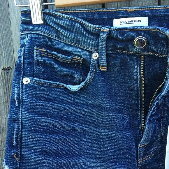 NWT Good American Bermuda High Rise Jean Short 27