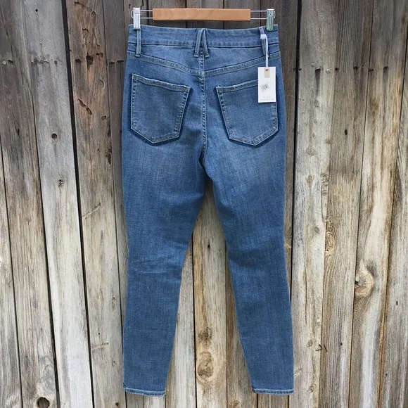 NWT Good American Good Legs Crop Jean Blue 28