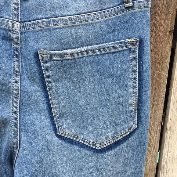NWT Good American Good Legs Crop Jean Blue 28