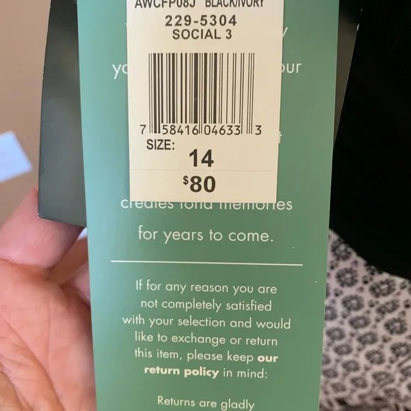 NWT- GORGEOUS- DRESS- NWT !🌸size 14 . STUNNING.