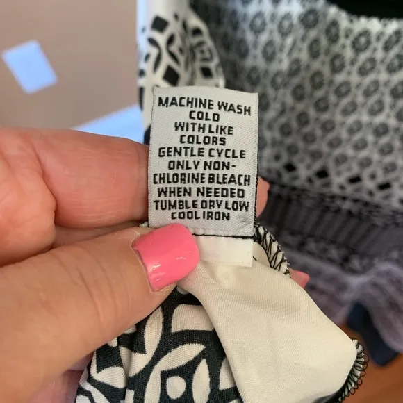 NWT- GORGEOUS- DRESS- NWT !🌸size 14 . STUNNING.