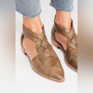 NWT IN BOX Free People Wanderlust Flats in Khaki Spanish Leather Size 6.5/EU 37