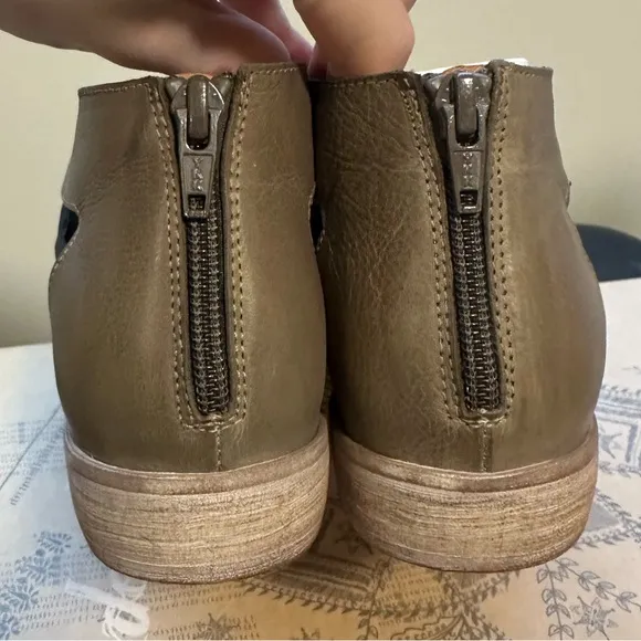 NWT IN BOX Free People Wanderlust Flats in Khaki Spanish Leather Size 6.5/EU 37