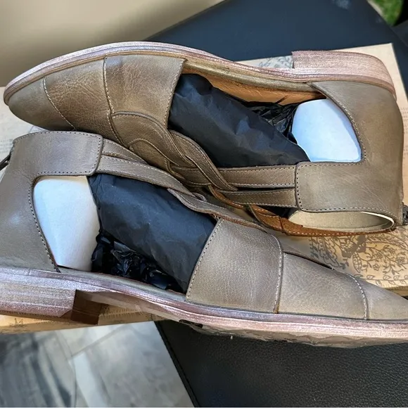 NWT IN BOX Free People Wanderlust Flats in Khaki Spanish Leather Size 6.5/EU 37
