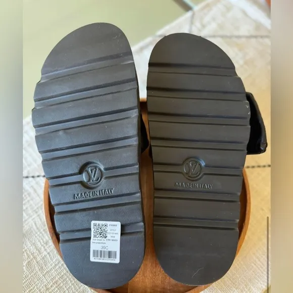 NWT LV Black Embossed Slide