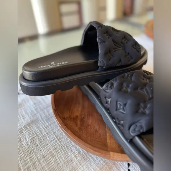 NWT LV Black Embossed Slide