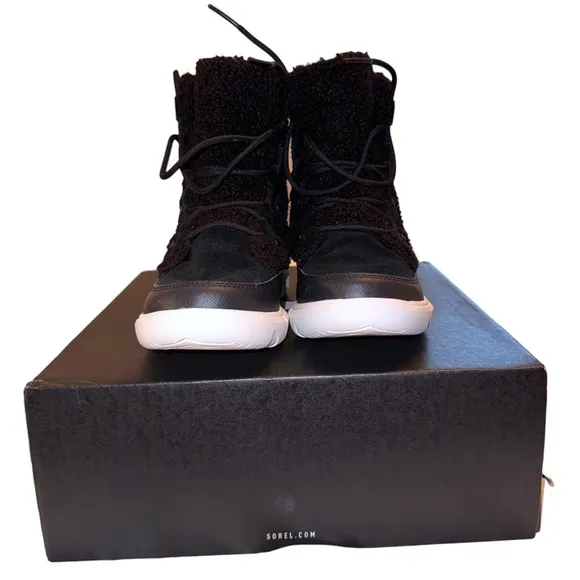 NWT SOREL Sherpa Boots in Black