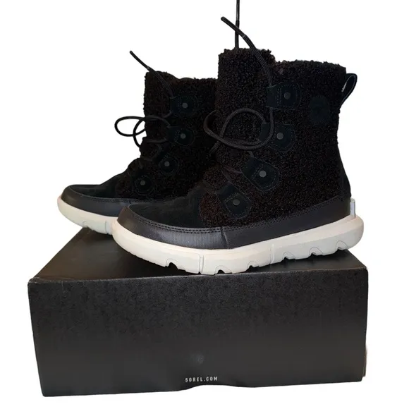 NWT SOREL Sherpa Boots in Black